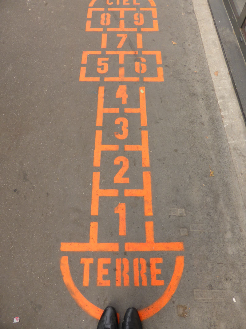 Insipration graphique sur le trottoir à Paris prise le 16-09-2016