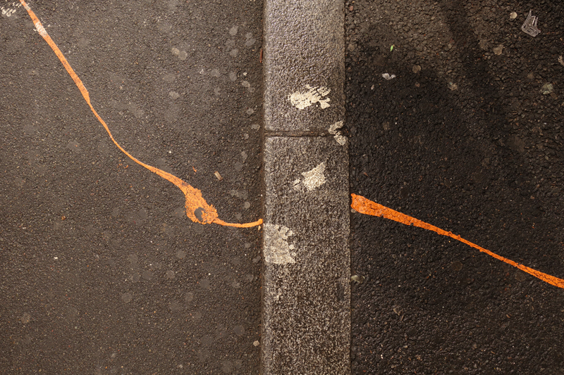 Insipration graphique sur le trottoir à Montreuil prise le 20-05-2016