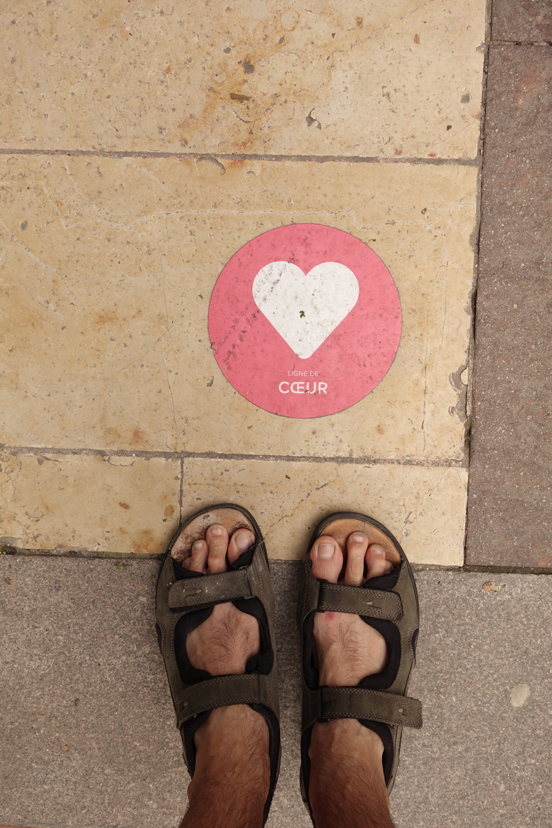 Insipration graphique sur le trottoir à Paris prise le 25-06-2016