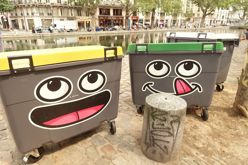 Insipration graphique sur des poubelles prés du canal Saint Martin à Paris prise le 07-07-2018