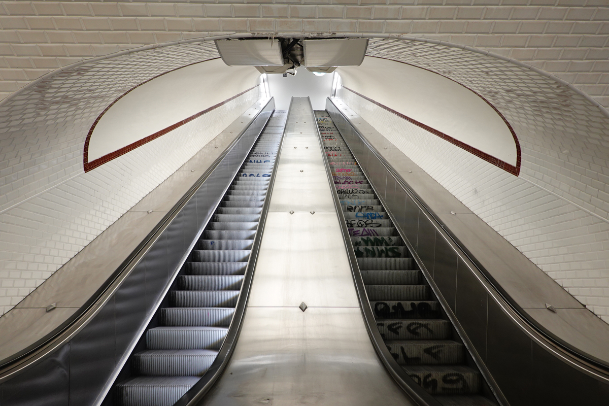 Insipration graphique à la station de metro Jourdain à Paris prise le 02-06-2022