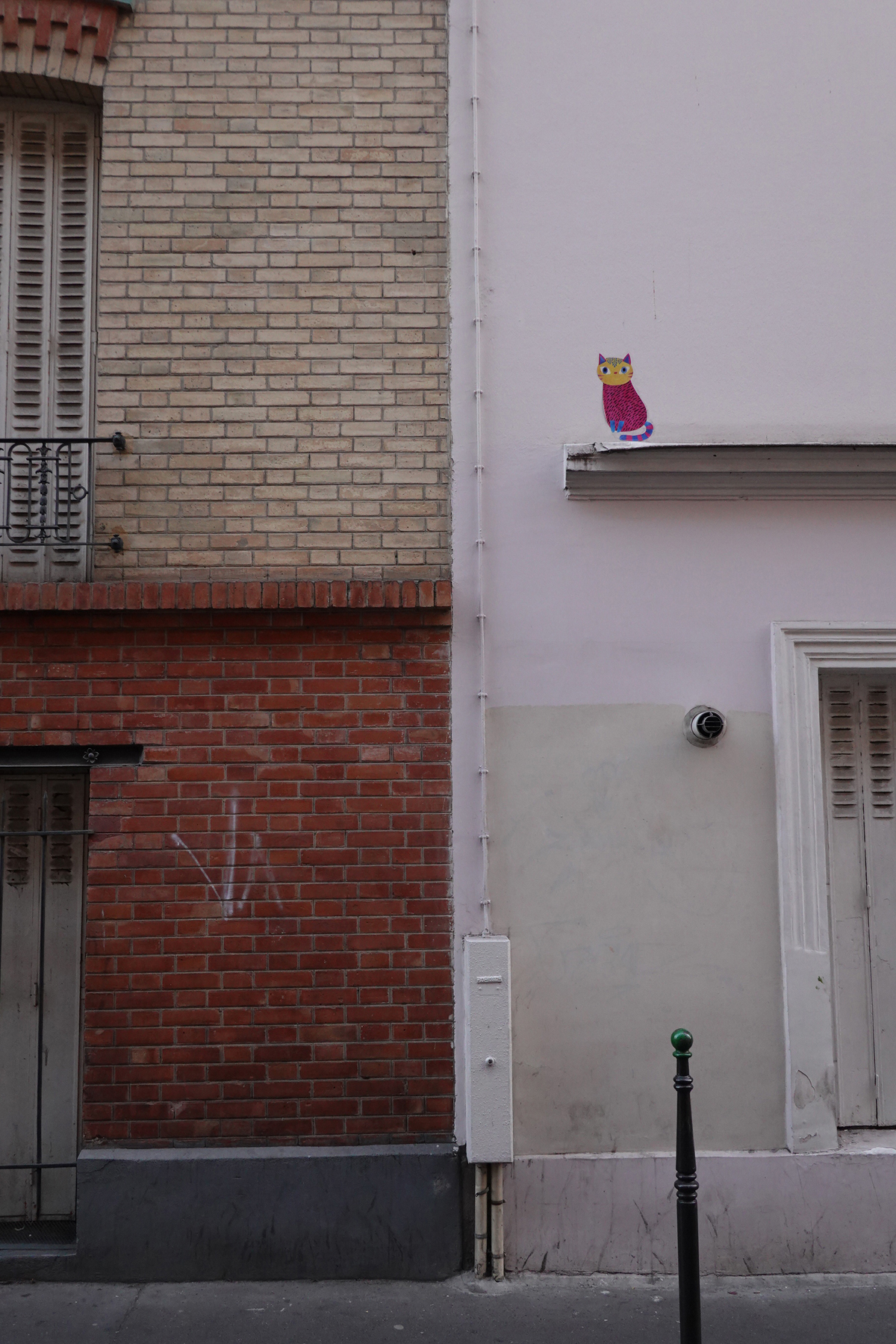 Insipration graphique dans une rue du vingtiéme arrondissement de Paris prise le 02-10-2022