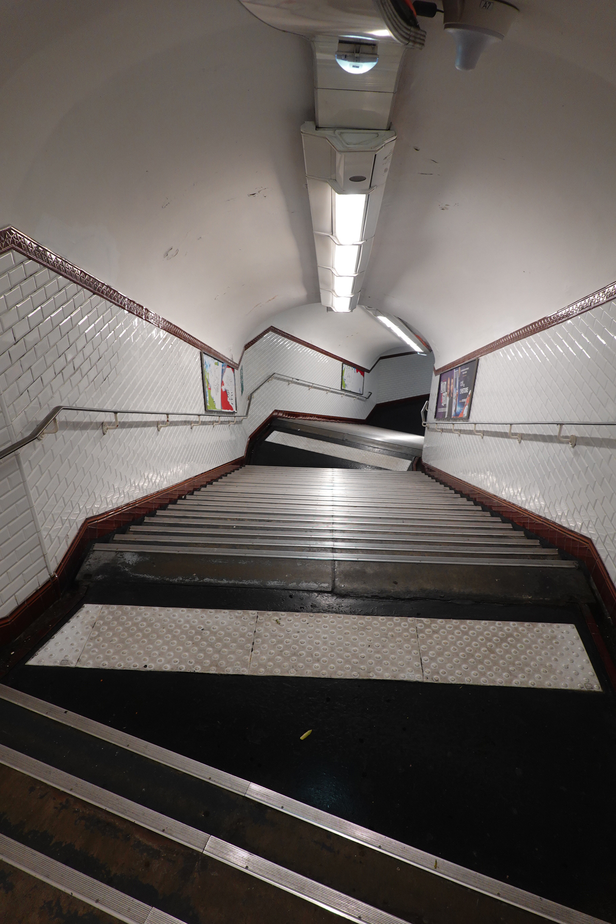 Insipration graphique dans les couloirs du métro à Paris prise le 16-11-2022